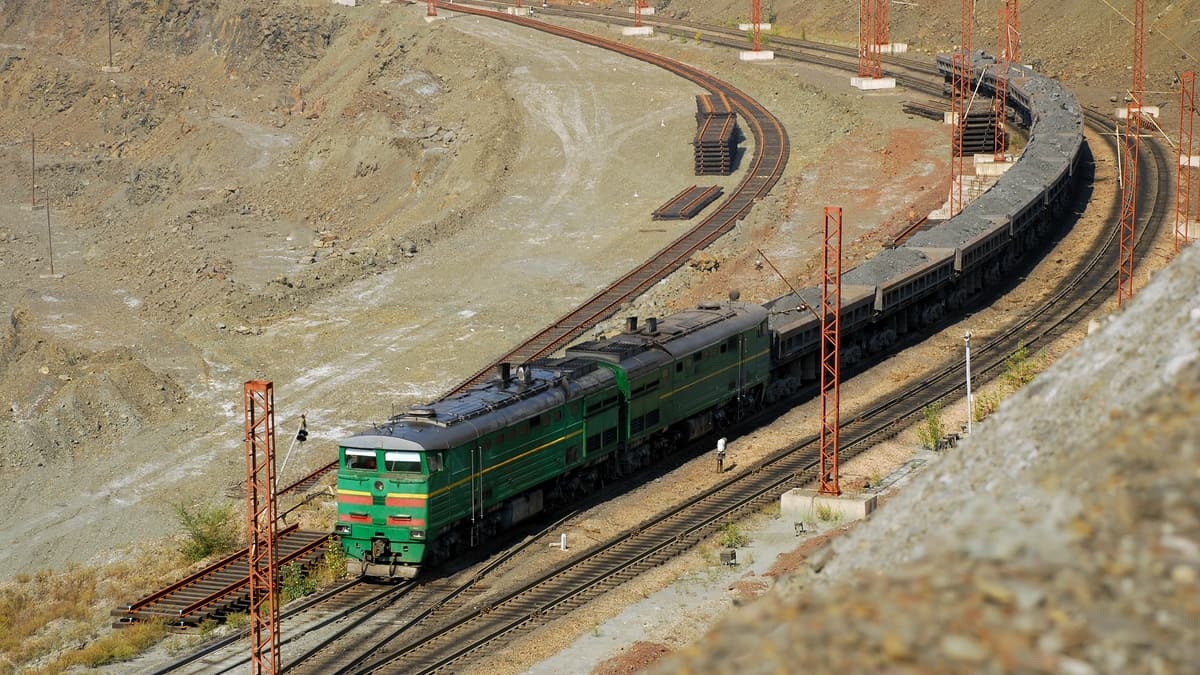 train transports ore from the mine