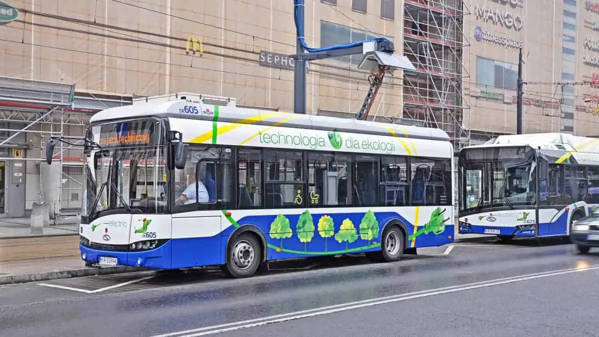 Solaris Urbino 8.9E electric bus with a pantograph at a opportunity charging station