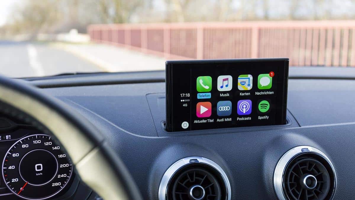 apple-carplay-g9ff015153_1280