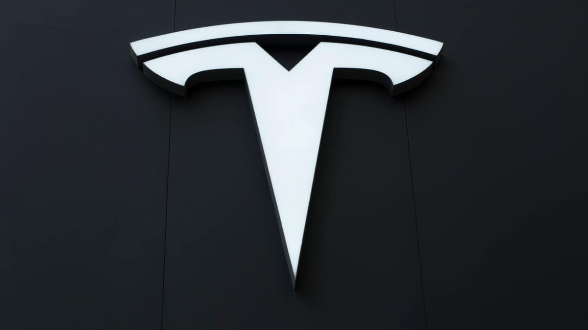 Tesla Removes Cybertruck Anti-Flipping Clause