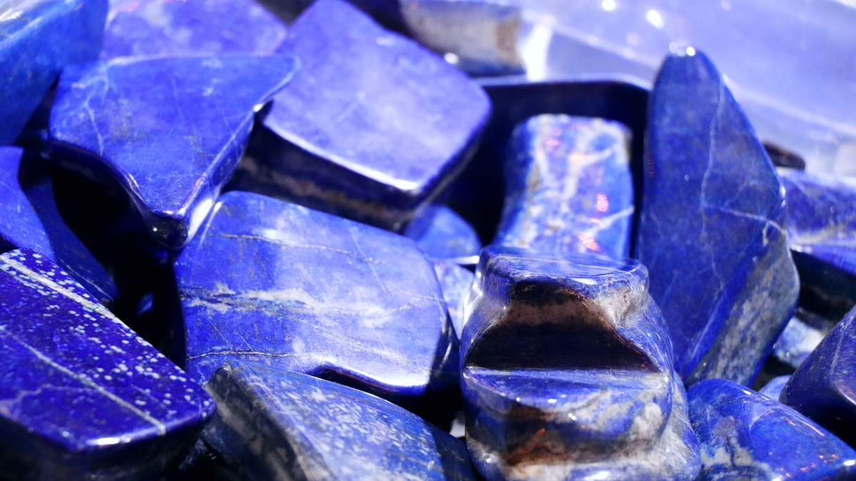 Cobalt blue lapis lazuli stones. Selected focus. Minerals exhibition