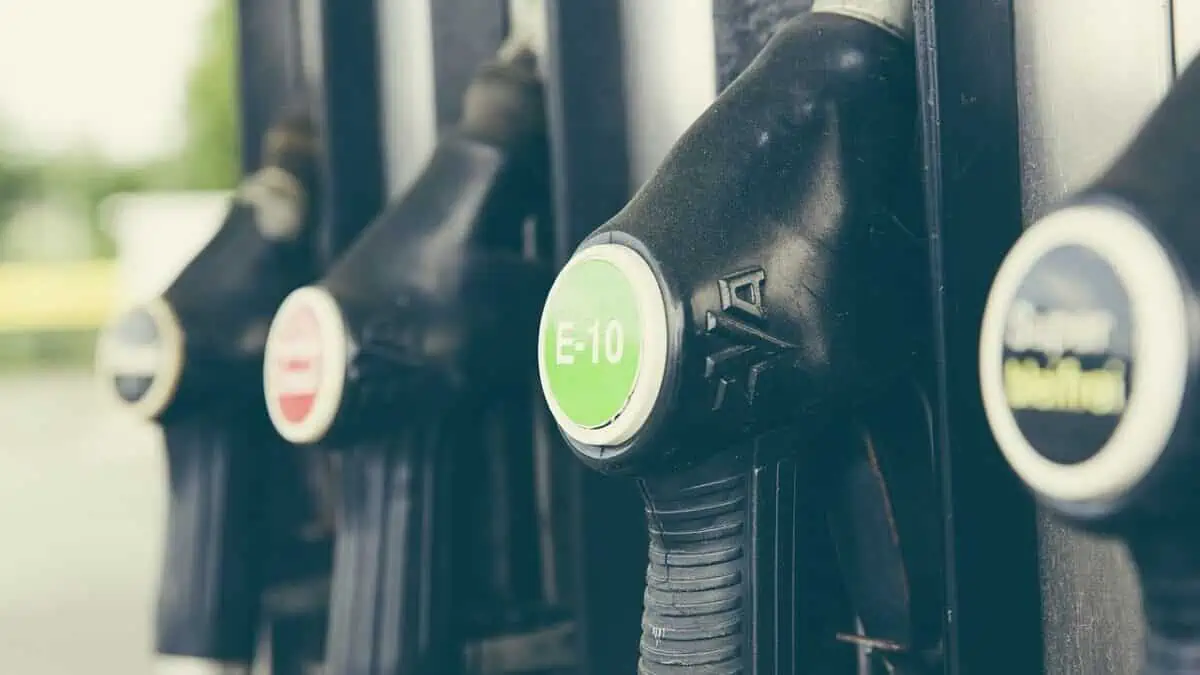 refuel, gas pump, gas station-1629074.jpg