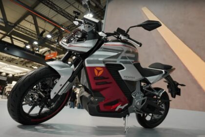 Yadea debuts its high-speed Kemper e-motorcycle at EICMA 2023, featuring advanced fast-charging, which reaches 80% charge in just 10 minutes, courtesy Yadea